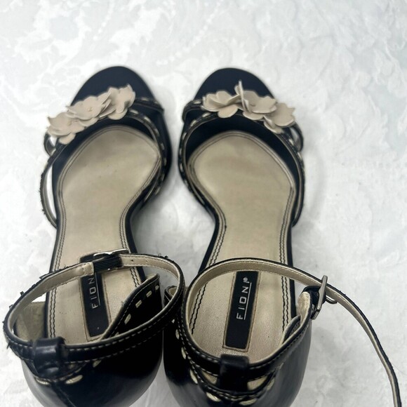 Fioni Black Open Toe High Heels with Faux Flowers Size 7 - Picture 3 of 12